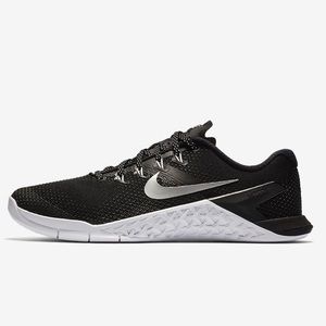 Women Nike Metcon 4 size 8